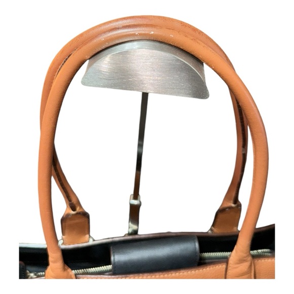 Coach Swagger EUC In Burnished Glovetanned Leather $395 Retail - Picture 6 of 16